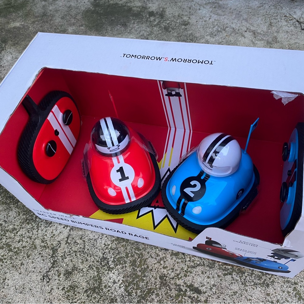 Sharper Image RC Red & Blue Ejecting Bumper Rivals Set New - Picture 4 of 11